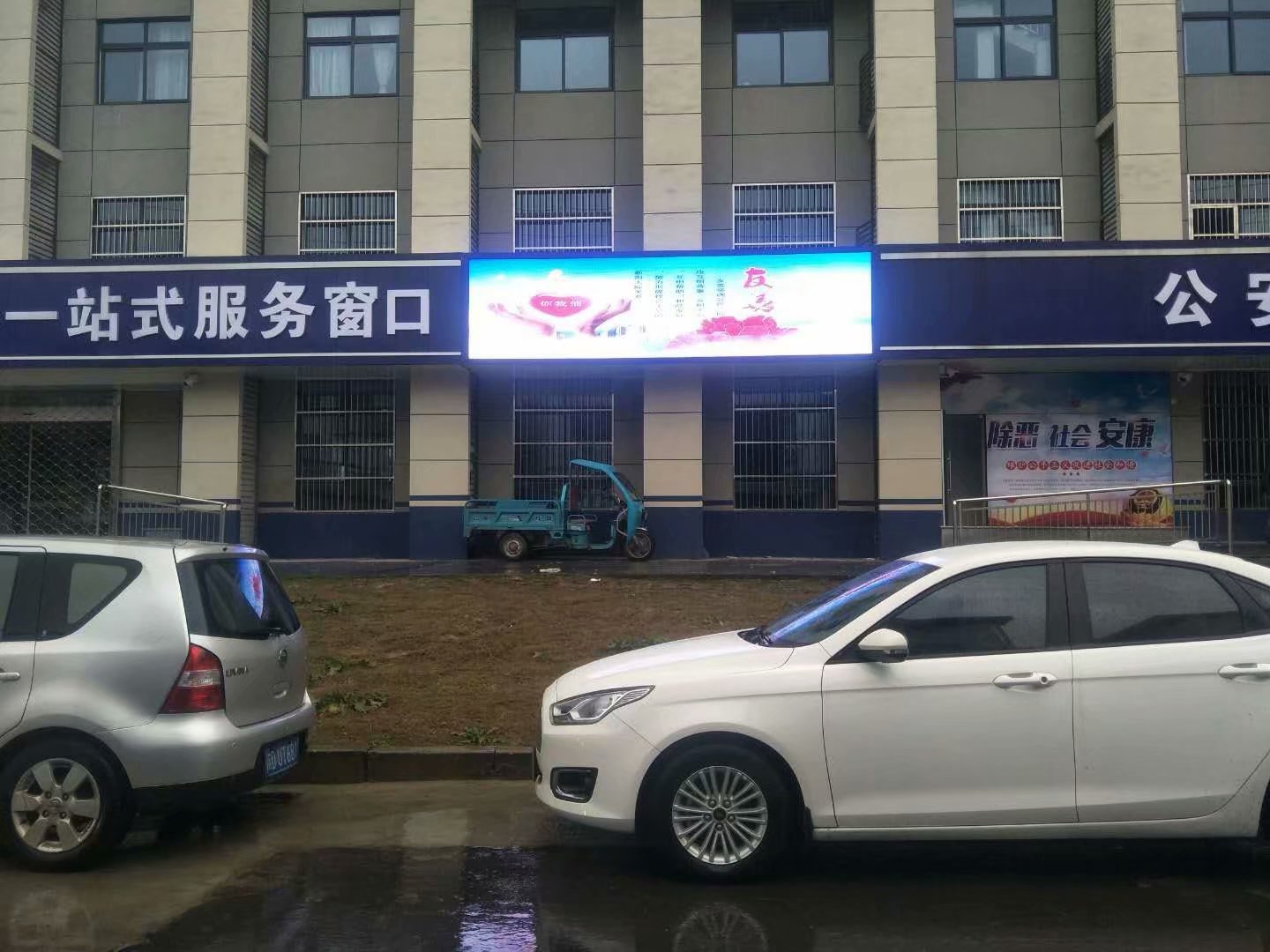 常州鐘樓公安局五星派出所戶外P6全彩屏安裝完畢!