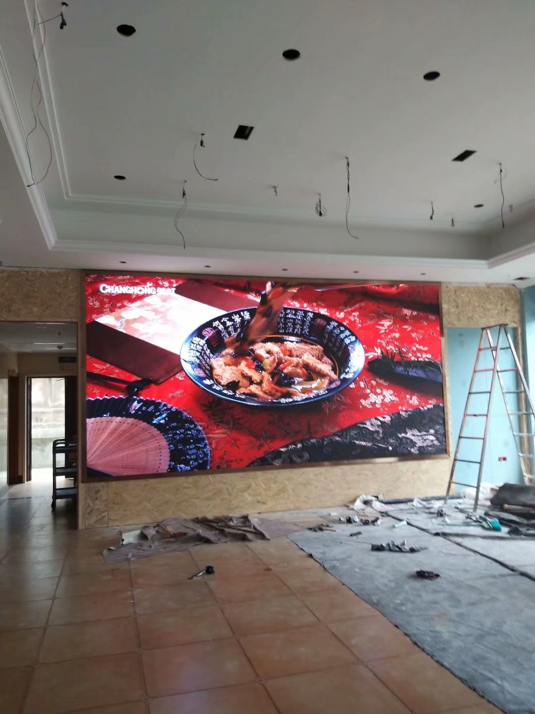 江陰新東升大酒店霧面P2.5室內全彩LED顯示屏完美點亮!