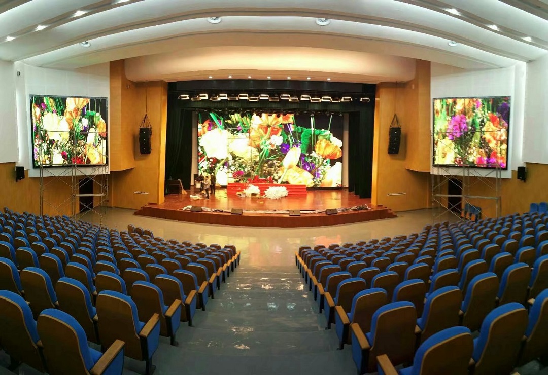 張家港第三職業高級中學報告廳126㎡室內P4完美點亮!