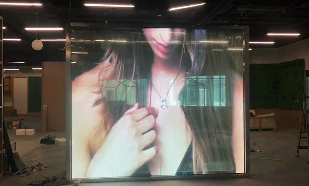 青島國際創新無框透明屏完美點亮!