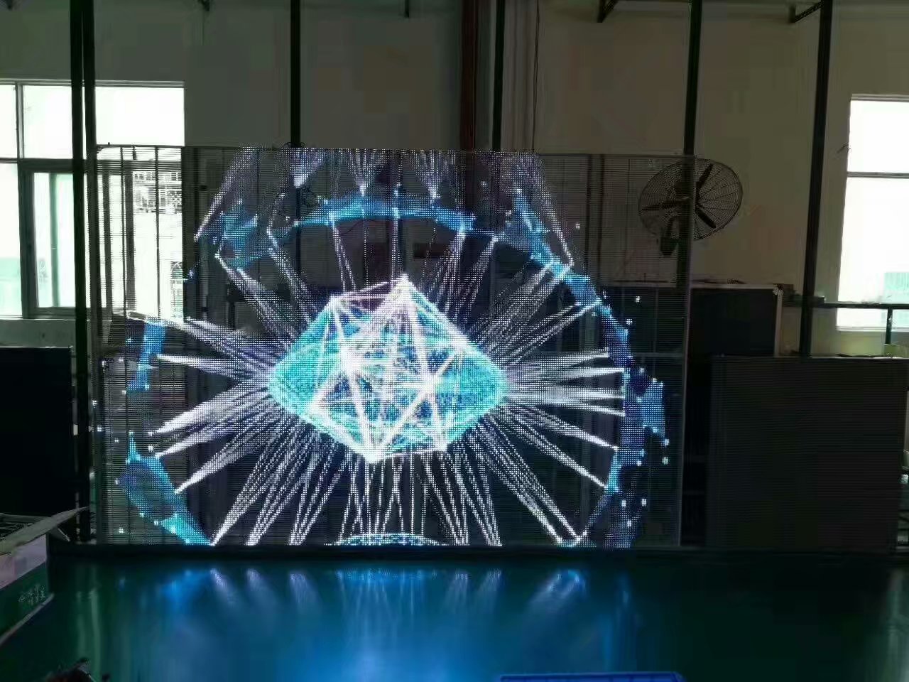 半戶外LED<a href=http://m.aqlfk.com/toumingping/ target=_blank class=infotextkey>透明屏</a>