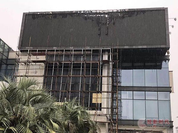 上海七莘路大火中燒毀的室外<a href=http://m.aqlfk.com target=_blank class=infotextkey>led顯示屏</a>