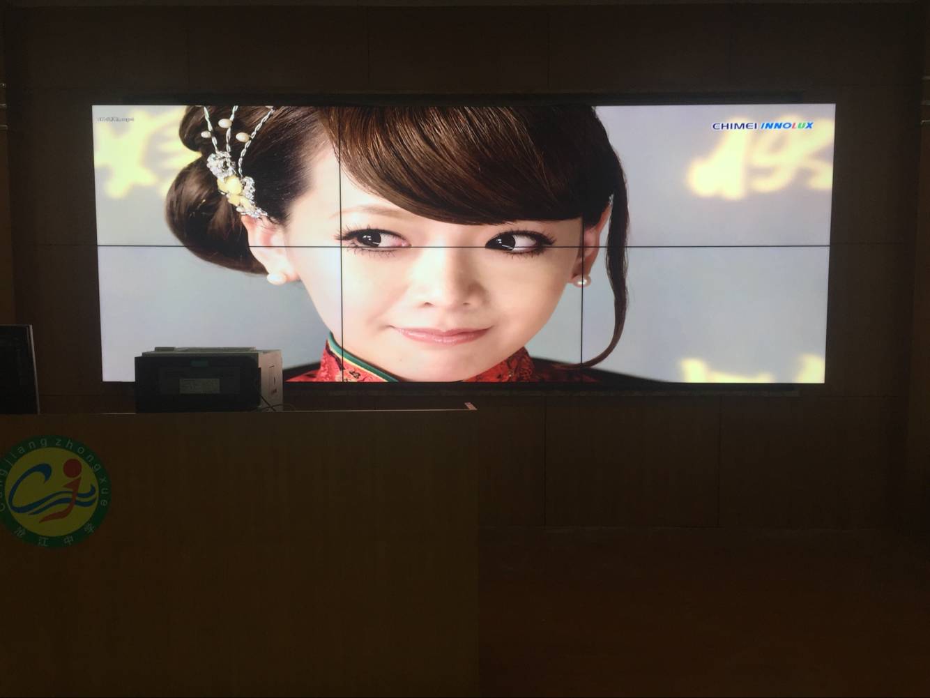 佛山市滄江中學55寸液晶拼接屏.jpg 佛山市滄江中學55寸液晶拼接屏.jpg