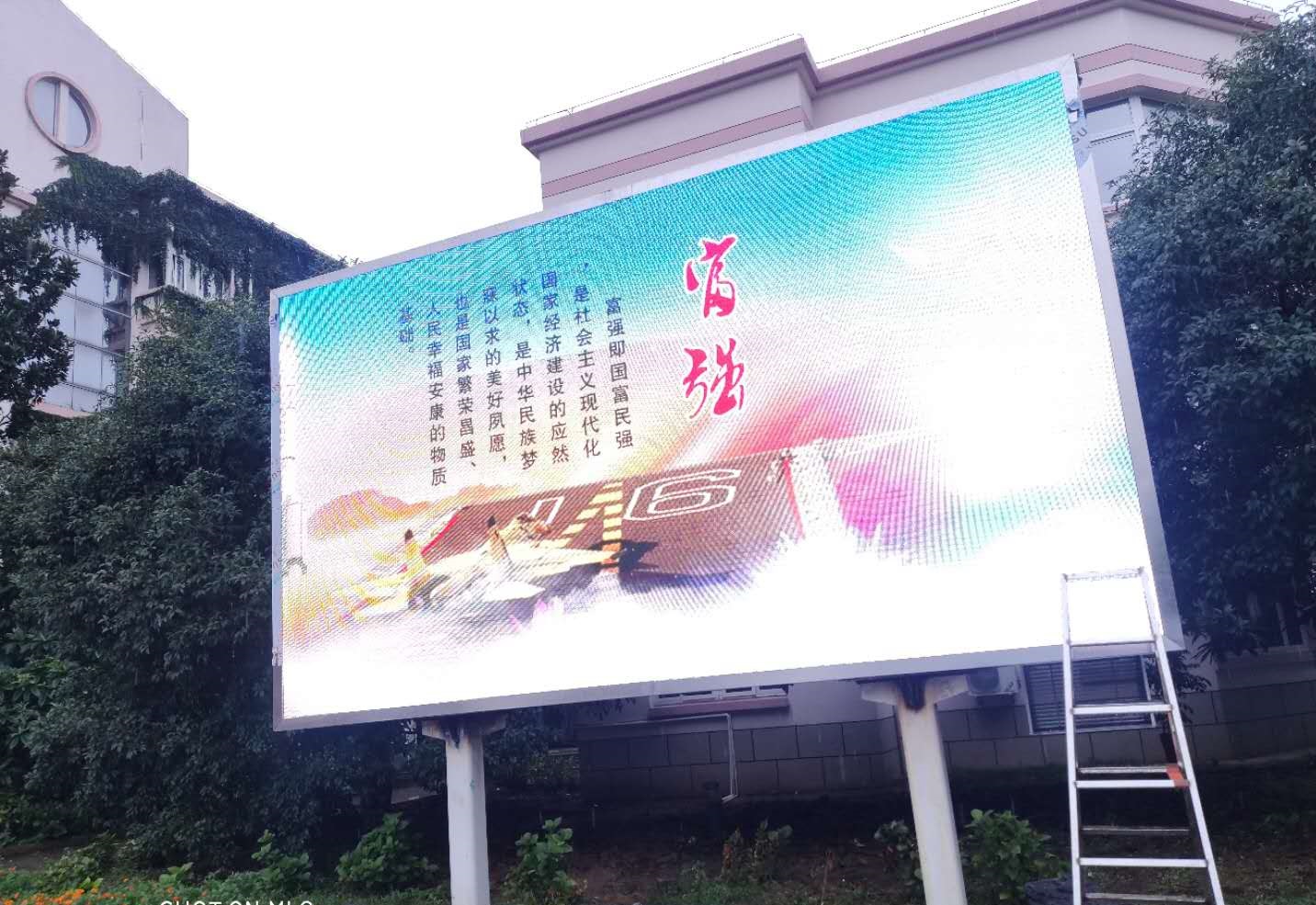 張家港外國語學校戶外P5“3高”LED顯示大屏完美顯示!